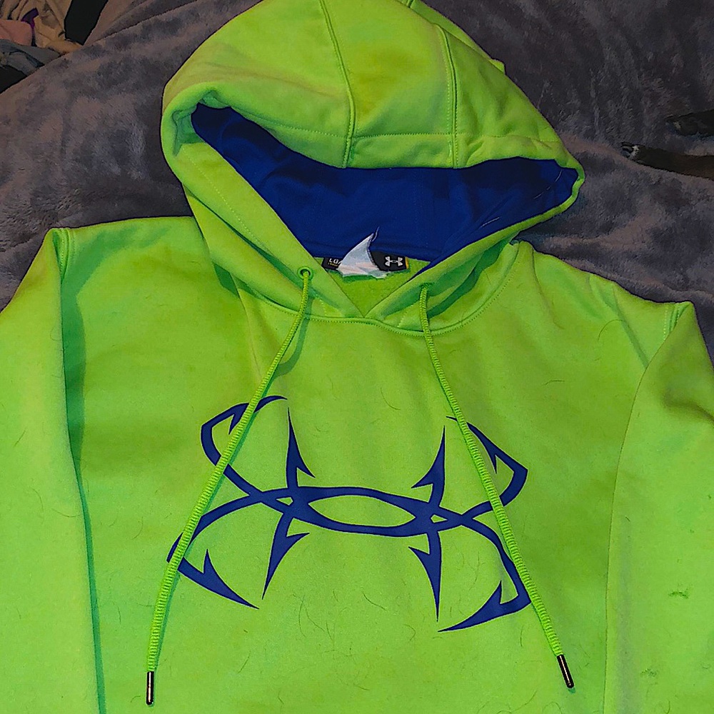 Under armor vibrant hoodie ✅
